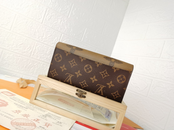 LVコピーウォレット背面デザイン